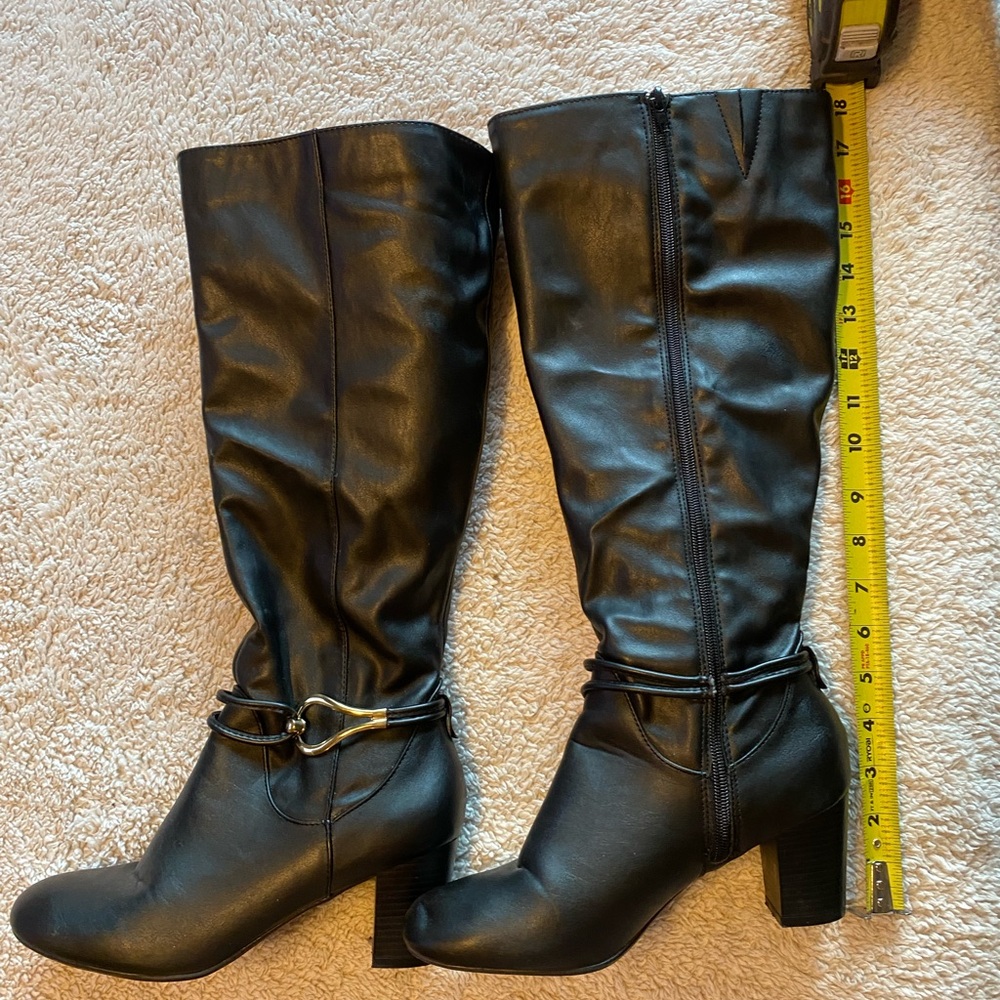 Black knee high boots•Brand New